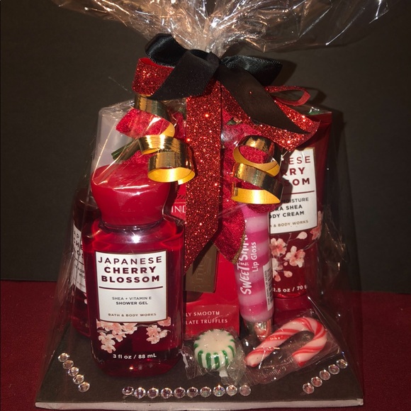 (4 sets) New Bath & Body Works Gift Set Valentines Holiday Gift Set💝 - Picture 2 of 4